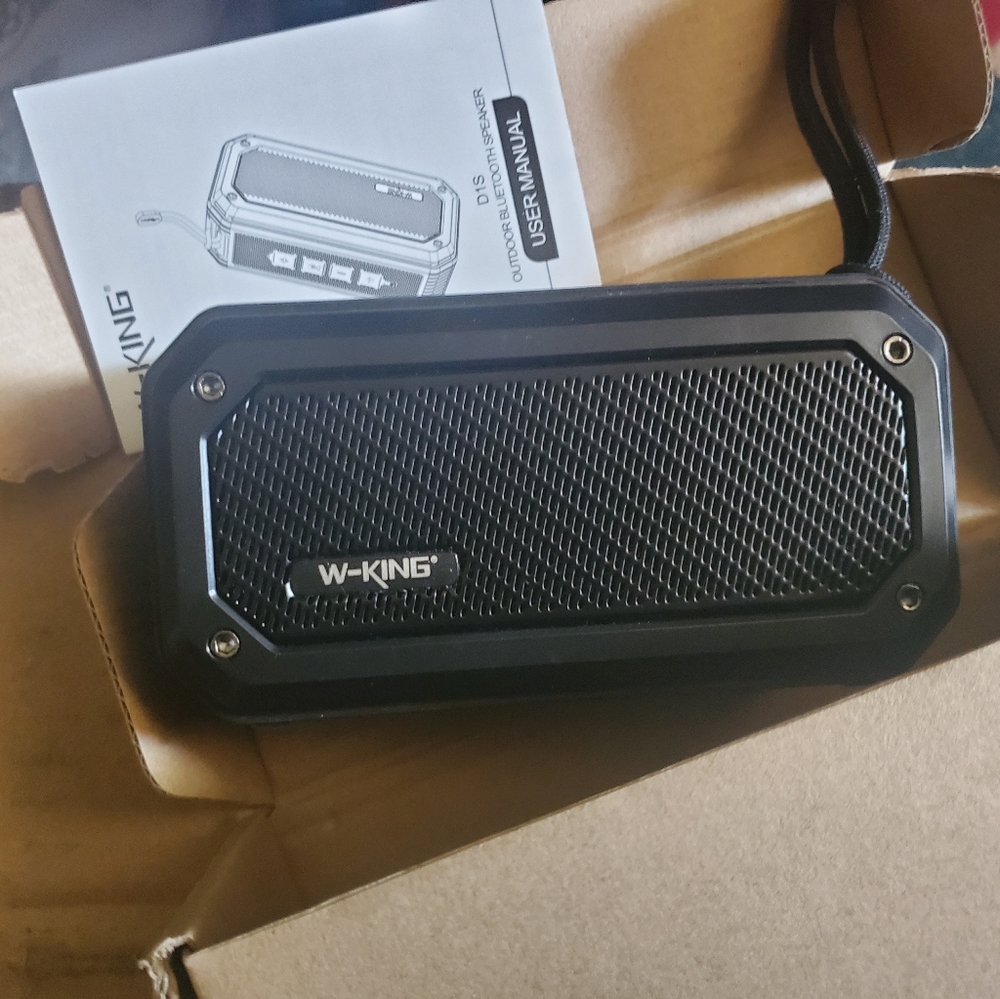 W-KING WIRELESS BLUETOOTH,IPX7 WATERPROOF OUTDOOR WITH LANYARD SPEAKER D1S